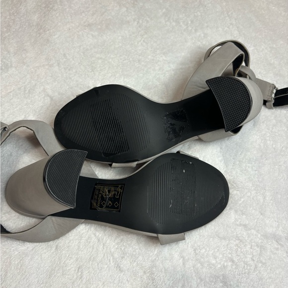 Ankle Strap Block Heel Sandals‎ Gray Size 9 - Picture 7 of 9